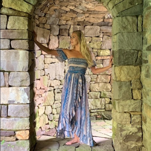 Meet your Poshers, Elizabeth, Stephanie, & Kristen - Picture 7 of 8